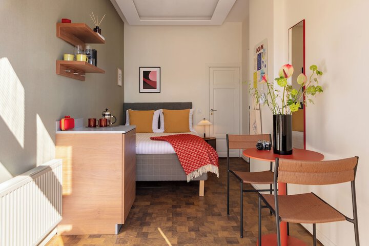 Room 8 of 37