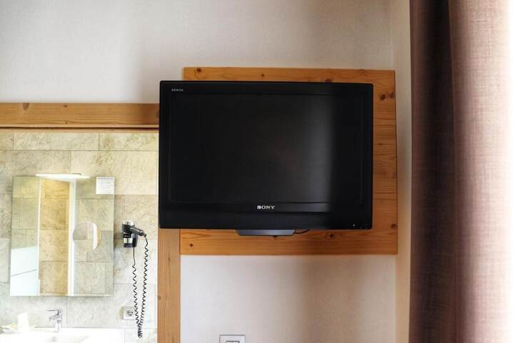 Room 9 of 48