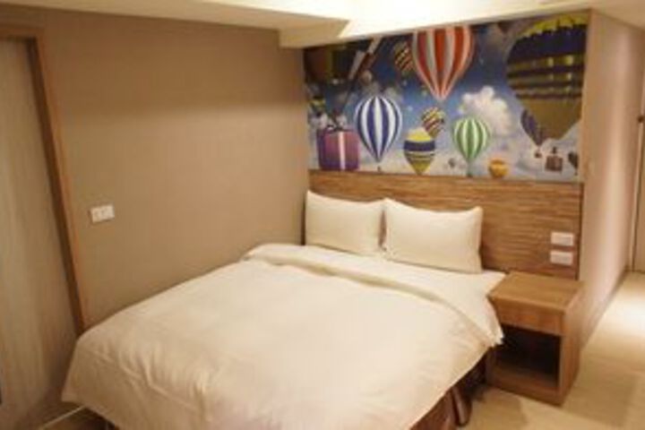 Room 12 of 16