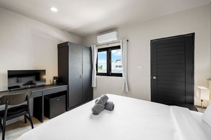 Room 2 of 29