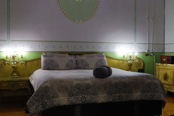 Room 28 of 43