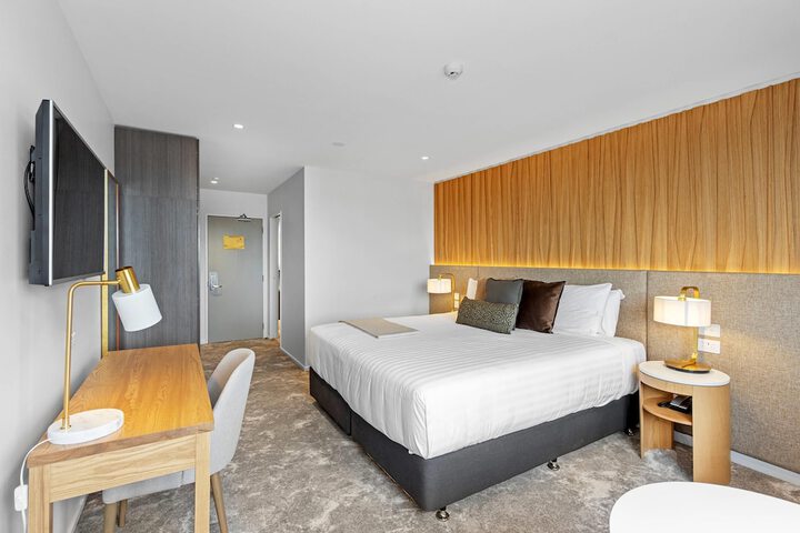 Room 28 of 114