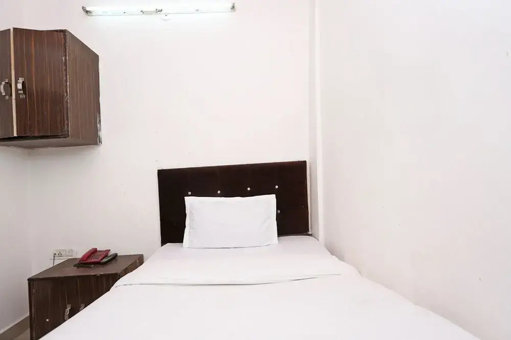 Room 5 of 14