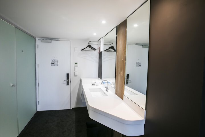 Room 6 of 24