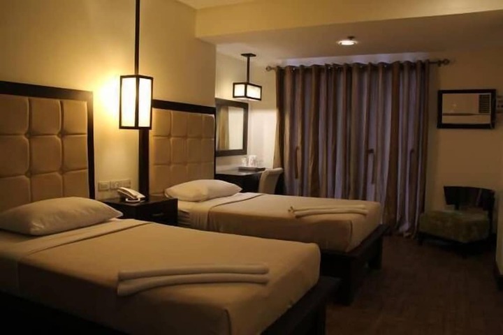 Room 8 of 37