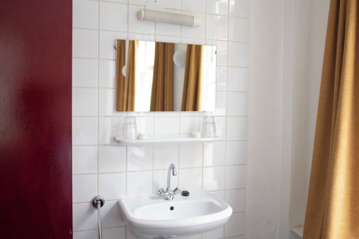 Room 42 of 78