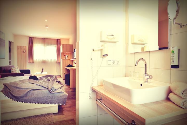 Room 3 of 75