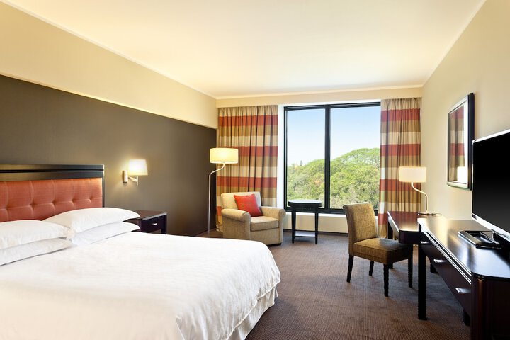 Room 4 of 38