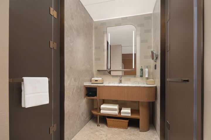 Room 30 of 49