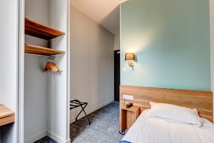Room 13 of 50