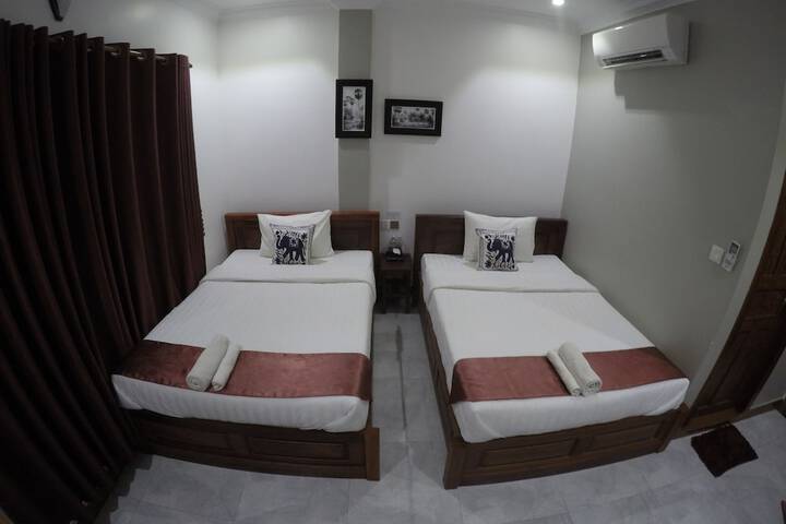 Room 13 of 40