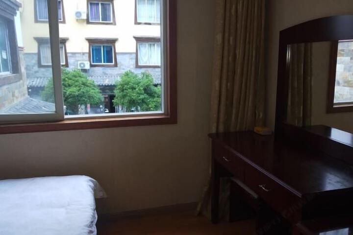 Room 18 of 23