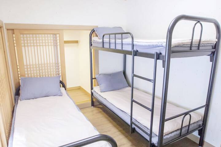 Room 18 of 90