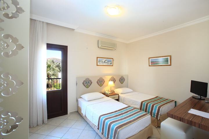 Room 9 of 24
