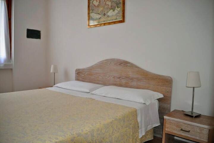 Room 7 of 32