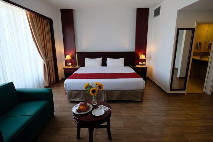 Room 37 of 74