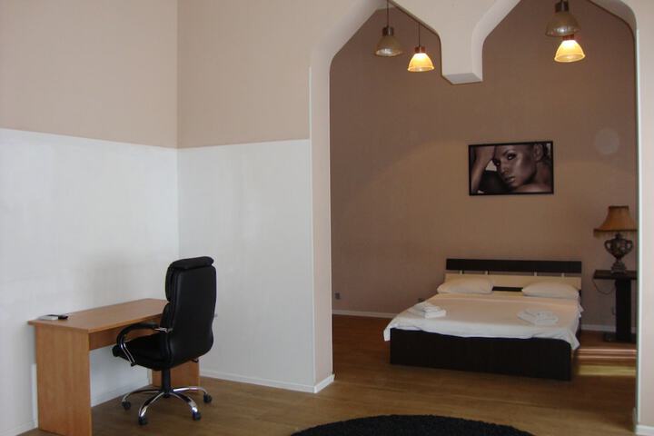 Room 37 of 60