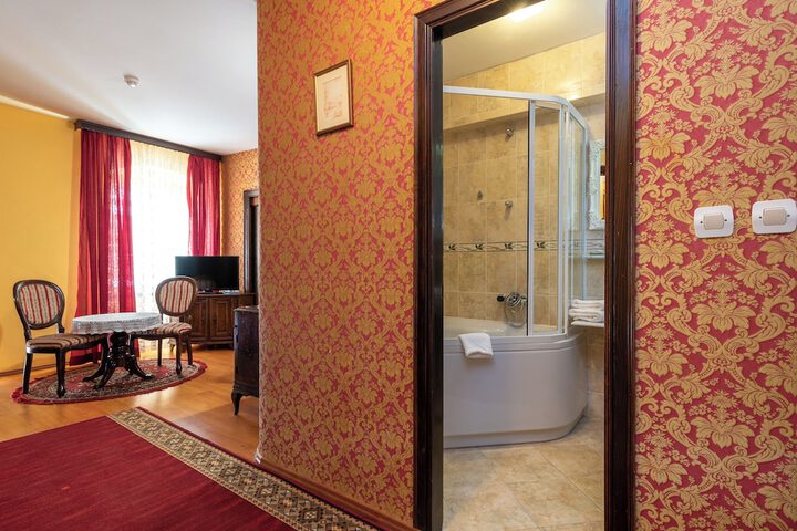 Room 52 of 108