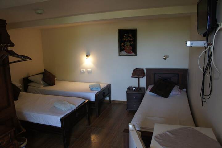 Room 5 of 11