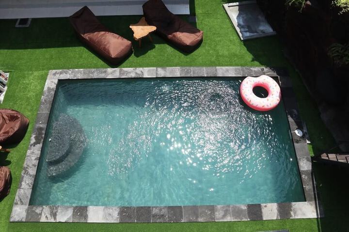 Pool 24 of 32