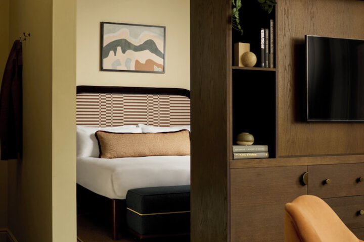 Room 22 of 38