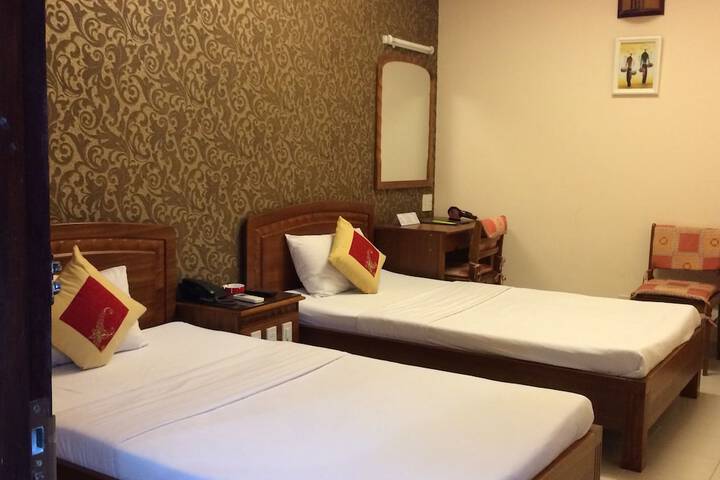 Room 13 of 35