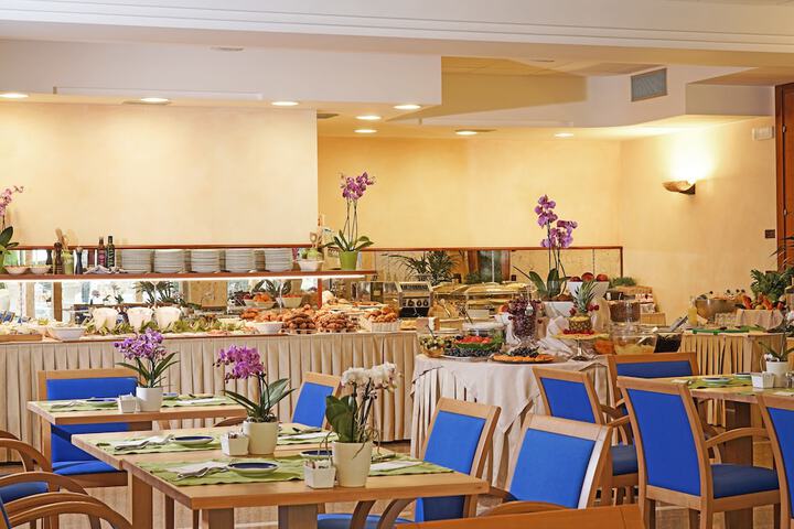 Breakfast area