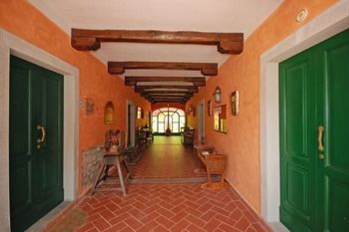 Ballroom/Hall 11 of 28