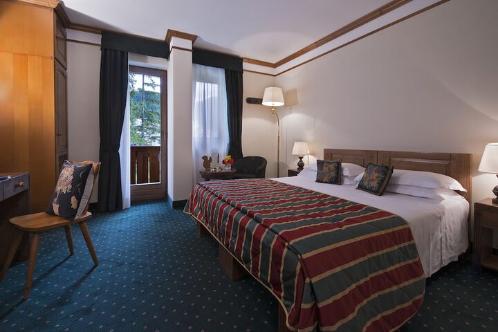Room 16 of 37