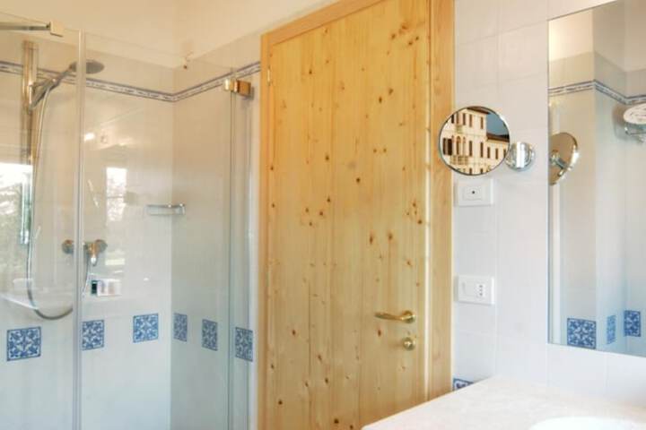 Room 30 of 53