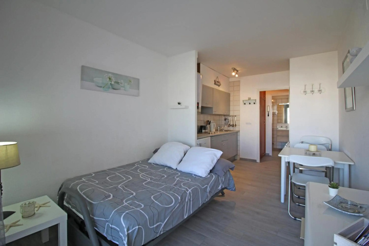 Room 6 of 20
