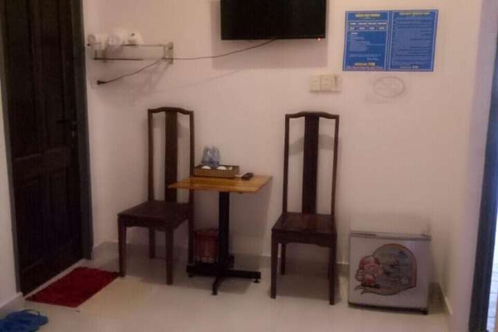 Room 8 of 12