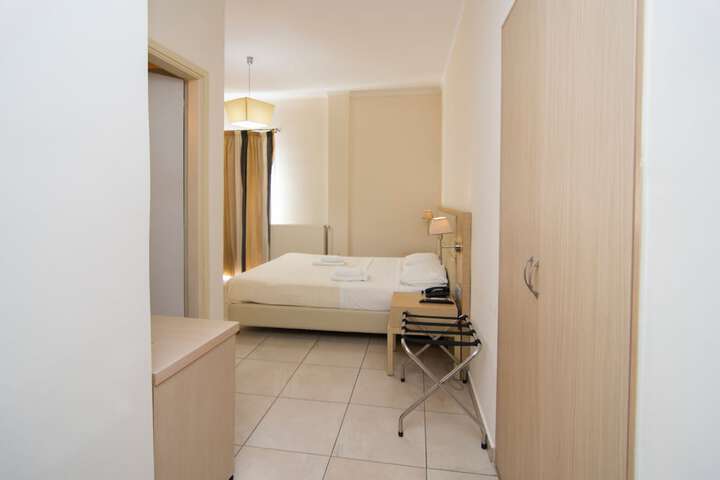 Room 44 of 103