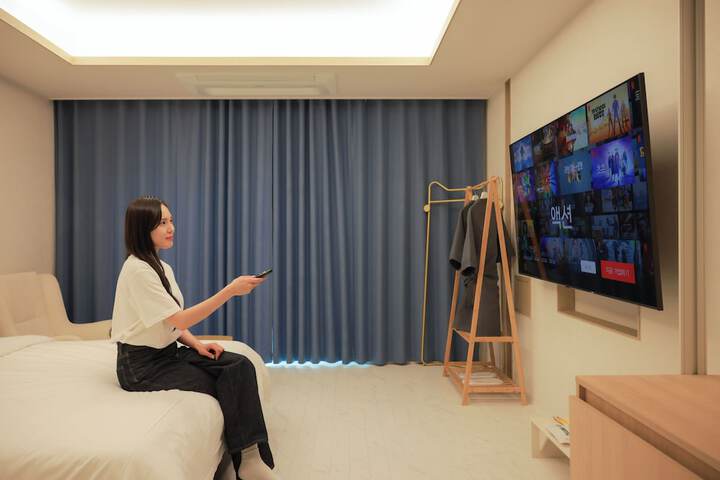 Room 42 of 80