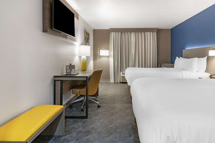 2 Queen Beds Accessible (5 of 9)