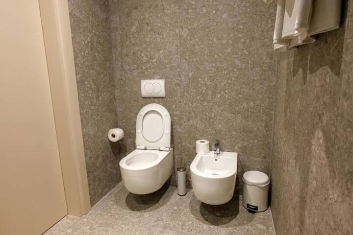 Room 52 of 73