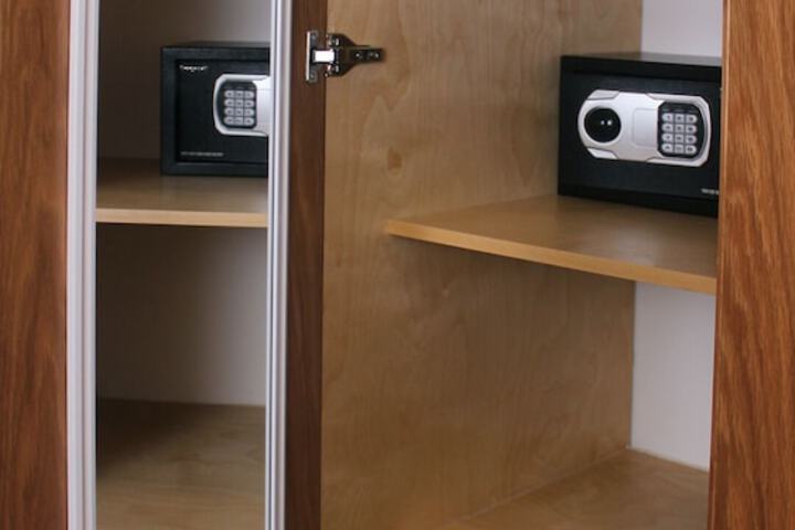 Room 11 of 80