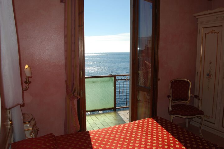 Room 19 of 90