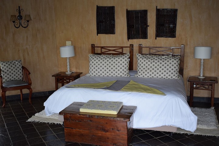 Room 6 of 33