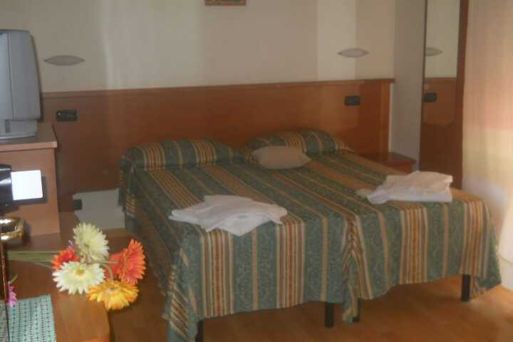 Room 6 of 27