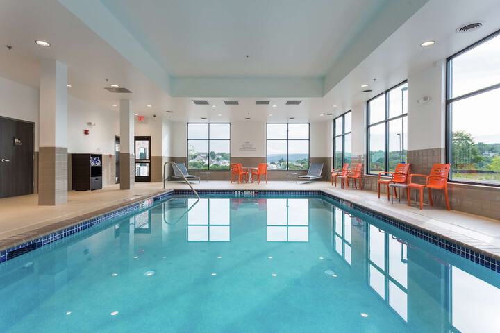 Hotel Pool
