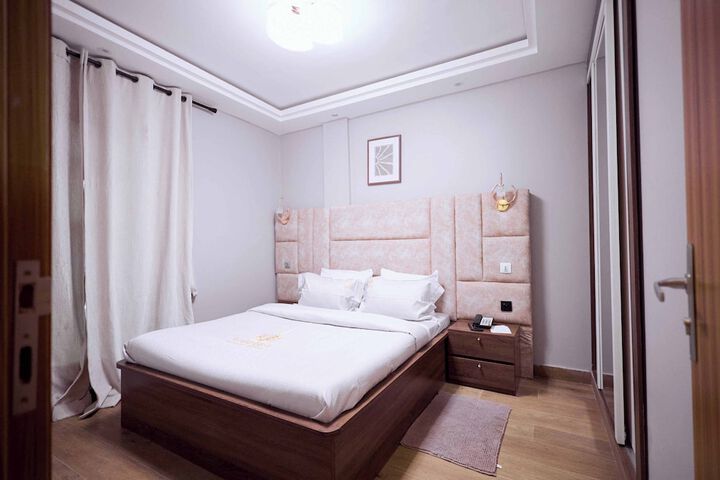 Room 52 of 170