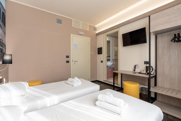 Room 34 of 74