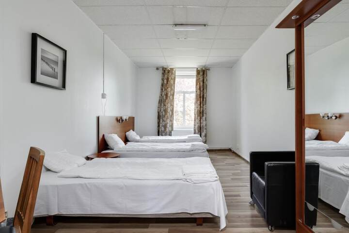 Room 6 of 33