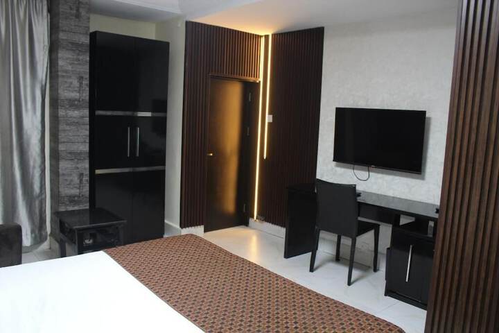 Room 9 of 34