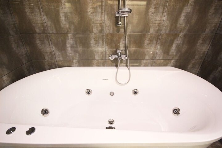 Hot Tub 52 of 59