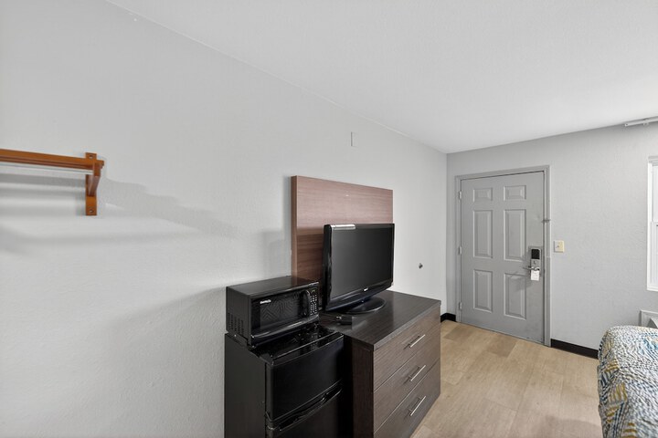 Room 3 of 12