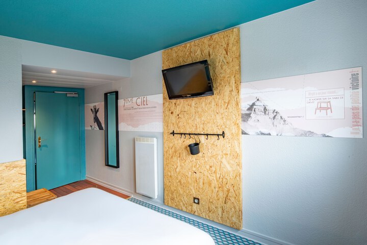 Room 9 of 50
