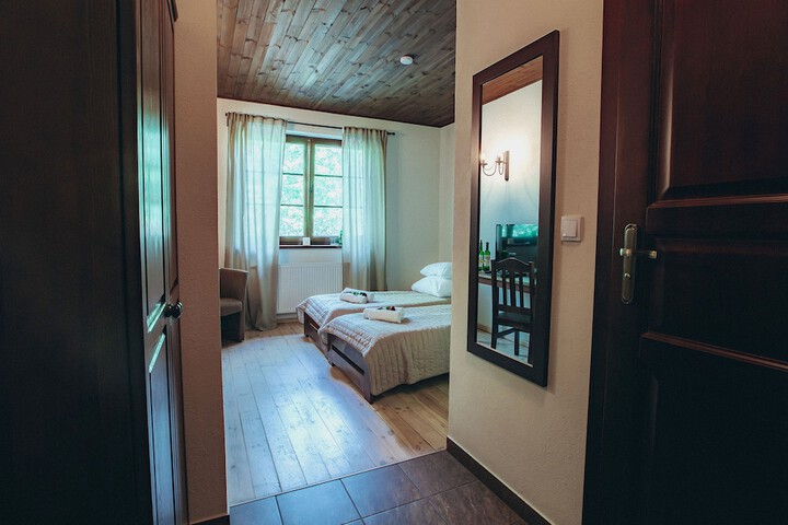 Room 3 of 40