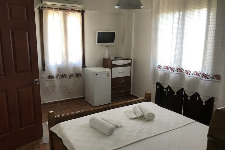 Room 8 of 28